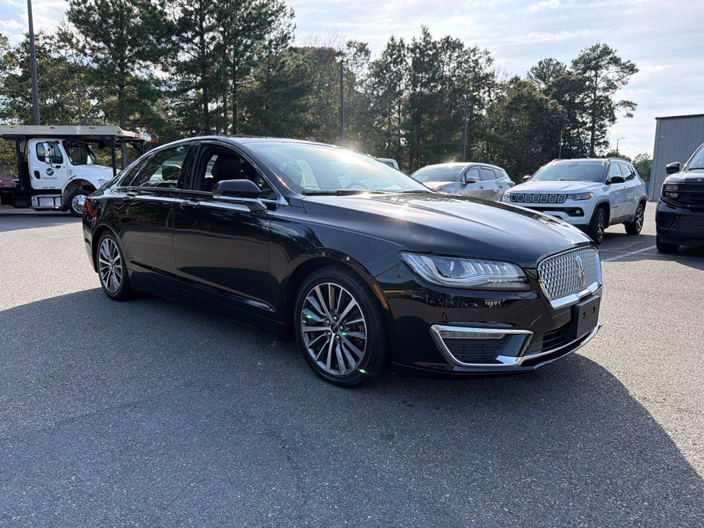 Used 2020 Lincoln MKZ FWD image 4