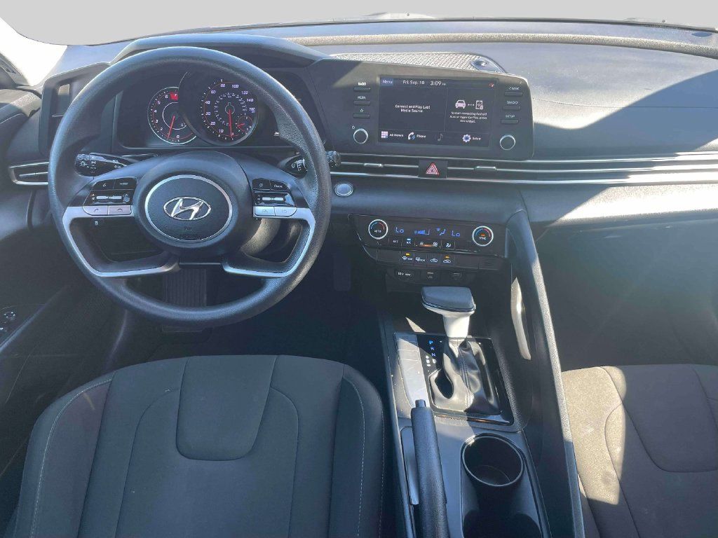 Used 2023 Hyundai Elantra SEL w/ Cargo Package FWD image 13