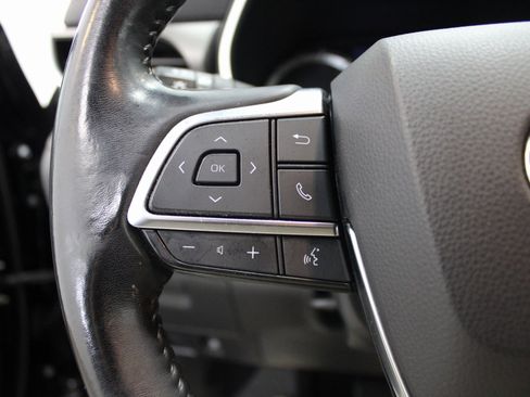 Used 2021 Toyota Highlander XLE image 38