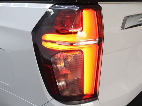 Used 2023 Chevrolet Suburban Premier image 31