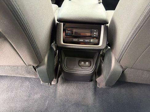 Used 2022 Subaru Ascent Premium w/ Convenience Package AWD/4WD image 34