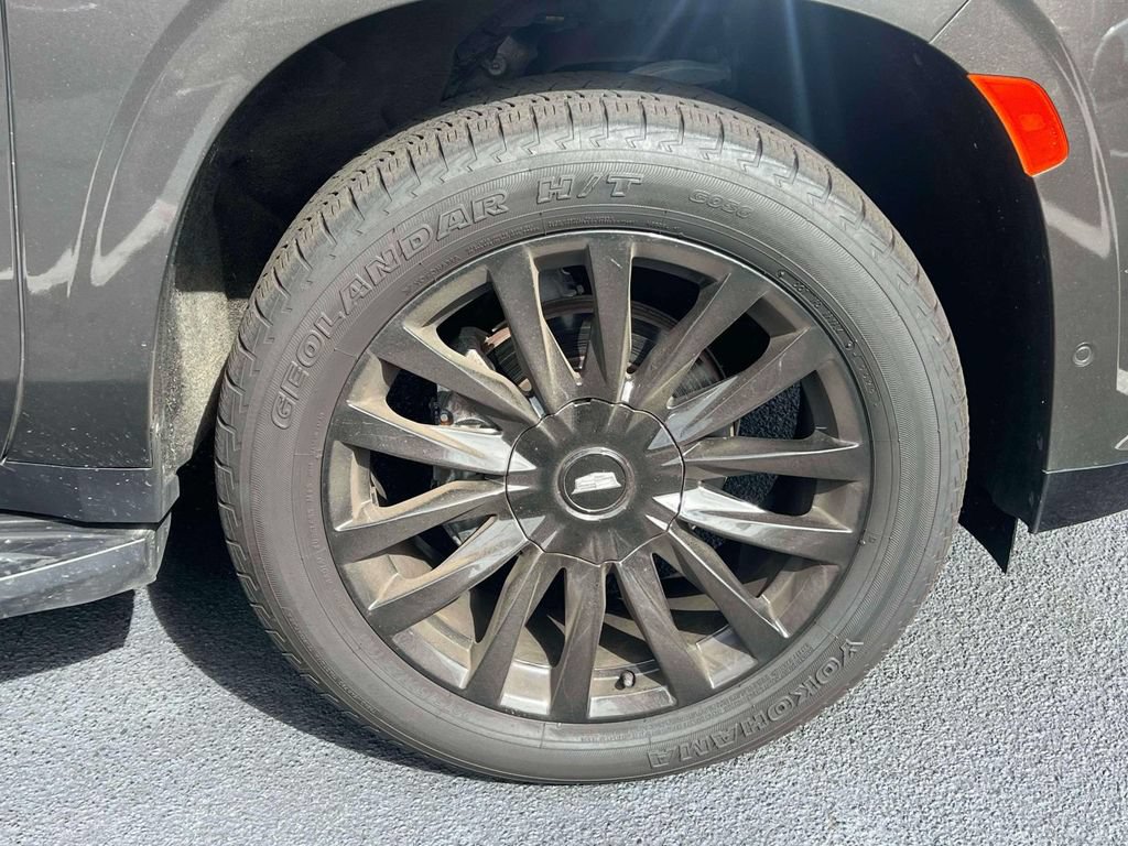 Used 2021 Cadillac Escalade Premium Luxury AWD/4WD image 12