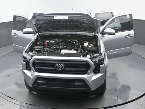 Used 2025 Toyota Tacoma SR5 image 32
