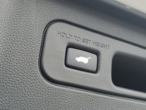 Used 2025 Honda Pilot Black Edition image 9