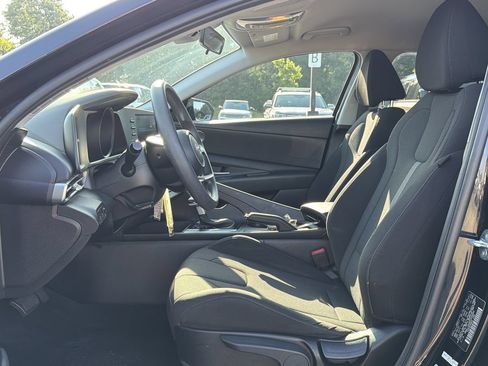 Used 2023 Hyundai Elantra SE FWD image 11