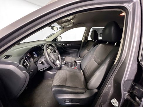 Used 2018 Nissan Rogue SV image 14