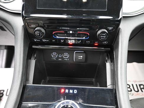Used 2023 Jeep Grand Cherokee L Laredo AWD/4WD image 9