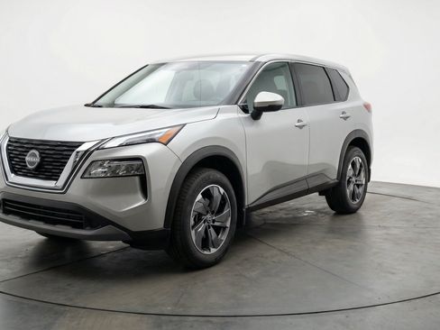 Used 2025 Nissan Rogue SV FWD image 3