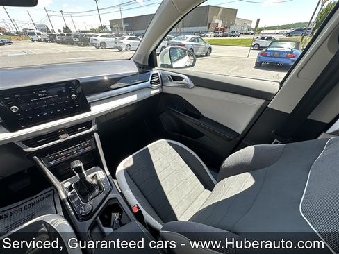 Used 2026 Volkswagen Taos SE AWD/4WD image 28