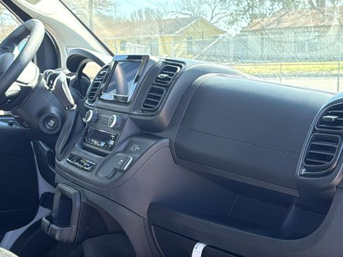 Used 2025 RAM ProMaster 2500 w/ Convenience Group image 24