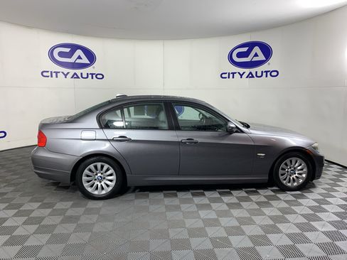 Used 2009 BMW 328i xDrive Sedan AWD/4WD image 2