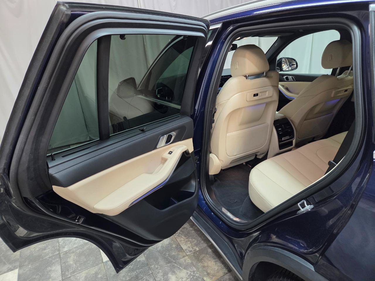 Used 2020 BMW X5 xDrive40i w/ Executive Package AWD/4WD image 13