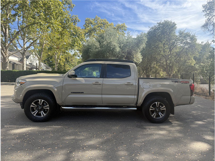 Used 2019 Toyota Tacoma TRD Sport w/ Technology Package AWD/4WD image 2