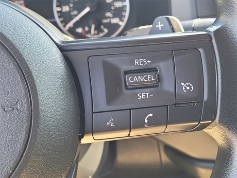 Used 2024 Nissan Pathfinder S image 16