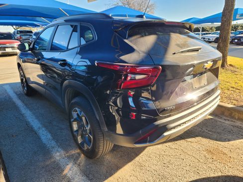 Certified 2025 Chevrolet Trax LT w/ LT Convenience Package image 3