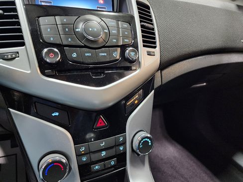 Used 2016 Chevrolet Cruze LT image 31