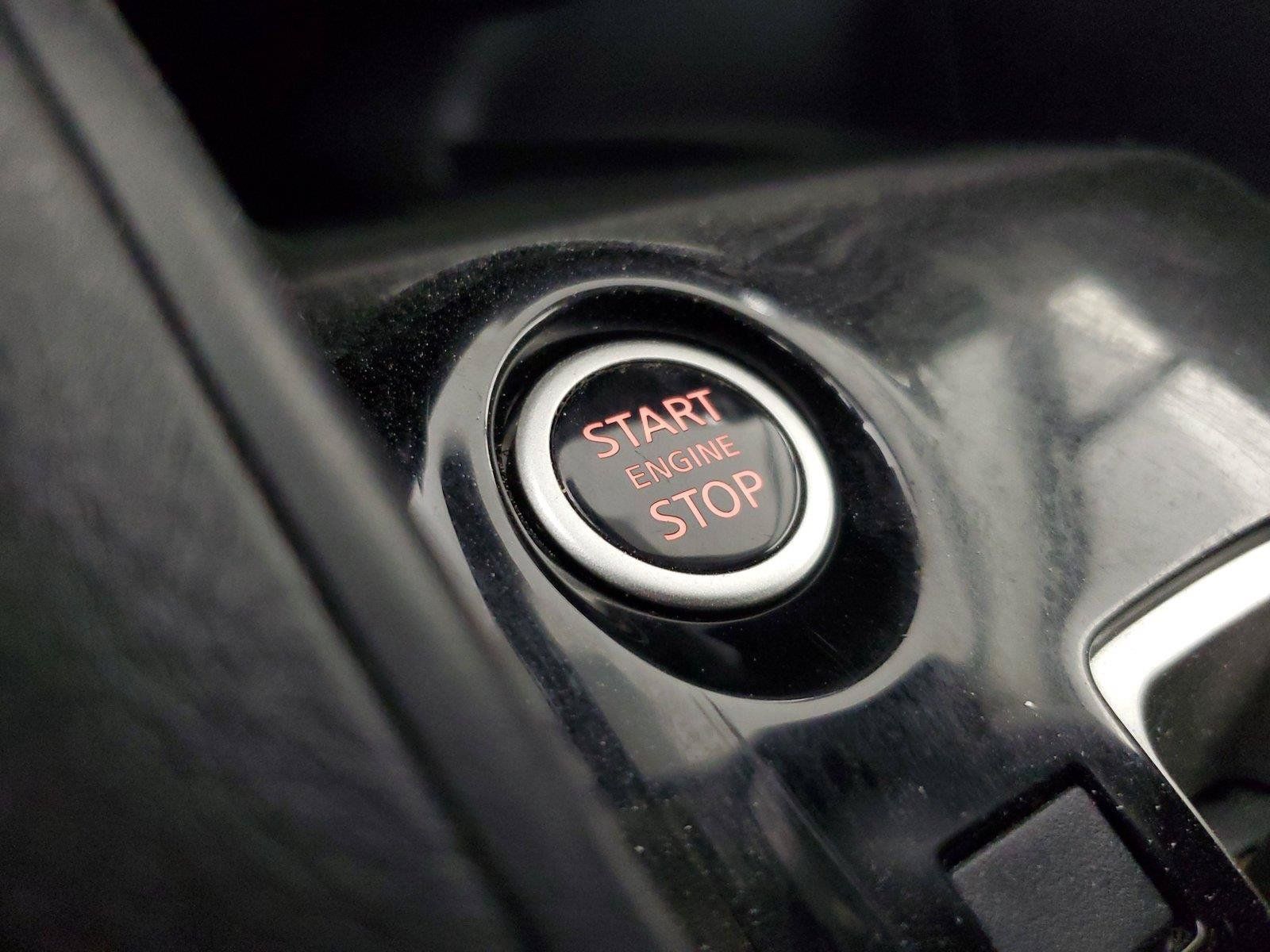 Used 2025 Nissan Versa SR FWD image 32