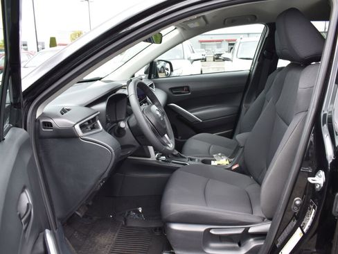 Certified 2024 Toyota Corolla Cross LE AWD/4WD image 18