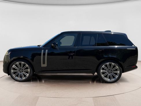 Used 2024 Land Rover Range Rover SE AWD/4WD image 2