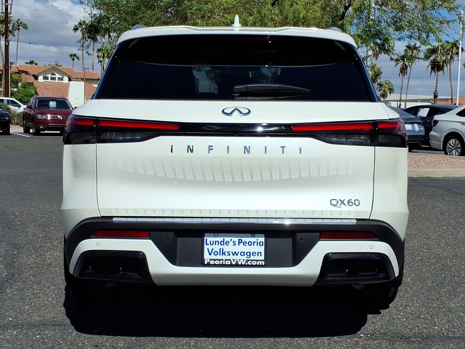 Used 2025 INFINITI QX60 Luxe w/ Vision Package FWD image 6