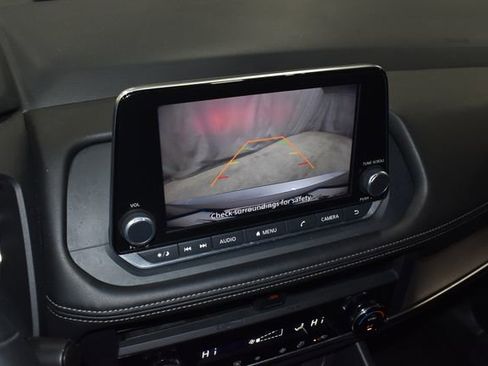 Used 2025 Nissan Rogue SV image 15