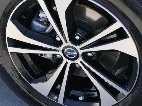 Used 2022 Nissan Sentra SV w/ All-Weather Package FWD image 11