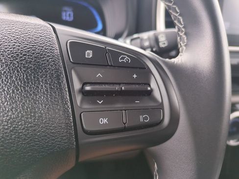 Used 2025 Hyundai Venue SEL FWD image 21
