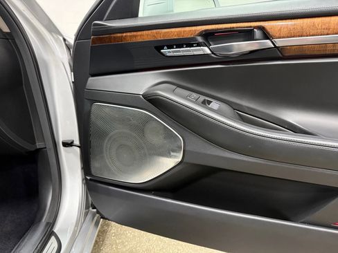 Used 2017 Genesis G90 3.3T Premium image 15