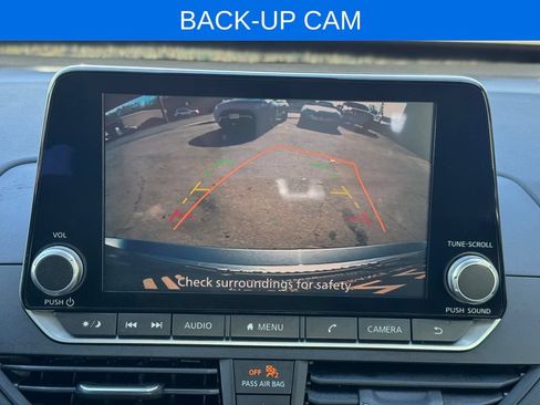Used 2022 Nissan Altima 2.5 SV w/ SV Premium Package FWD image 3