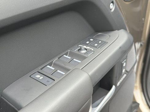 New 2026 Land Rover Defender 110 X-Dynamic SE image 21
