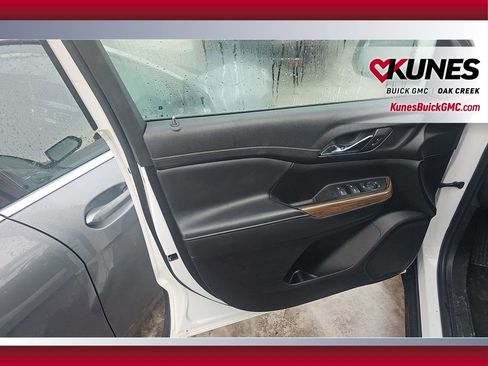 Used 2023 GMC Acadia SLE image 16