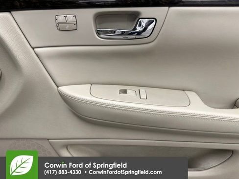 Used 2011 Cadillac DTS Luxury image 23