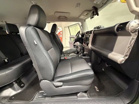 Used 2012 Toyota FJ Cruiser 4WD w/ Upgrade Pkg image 45