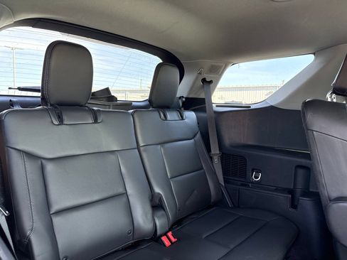 Used 2024 Ford Explorer XLT w/ Equipment Group 202A AWD/4WD image 18