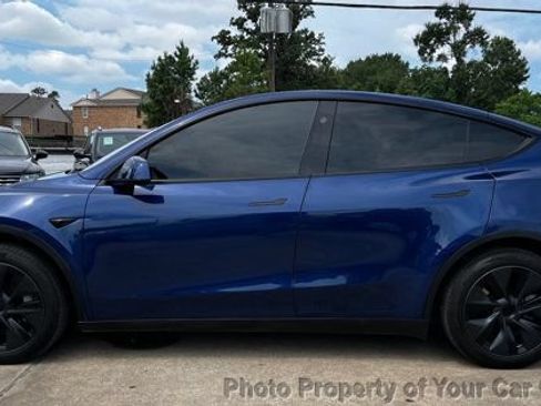 Used 2025 Tesla Model Y Long Range RWD image 11
