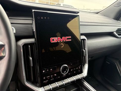 Used 2025 GMC Acadia Elevation image 9