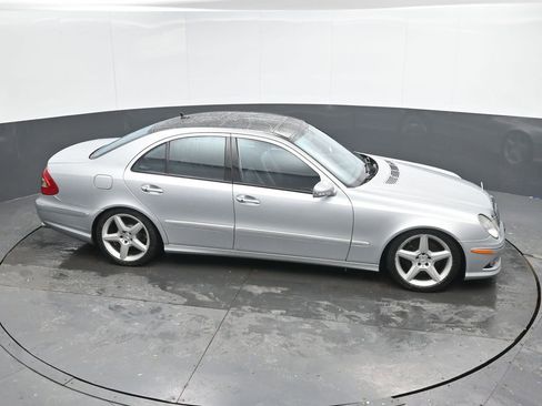 Used 2009 Mercedes-Benz E 350 4MATIC Sedan image 29