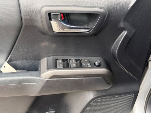 Used 2021 Toyota Tacoma TRD Off-Road w/ Technology Package AWD/4WD image 14