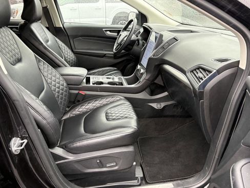 Used 2024 Ford Edge Titanium image 19