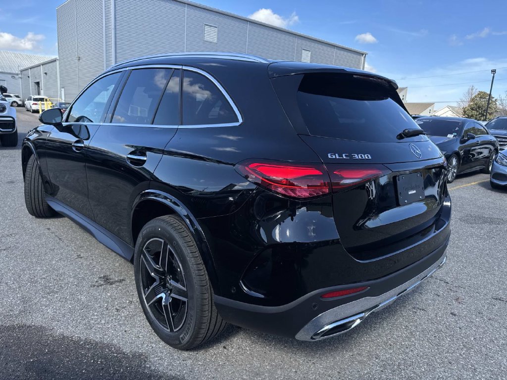 Used 2026 Mercedes-Benz GLC 300 image 3