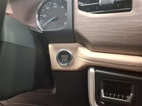 Used 2024 Ford Expedition Limited image 23