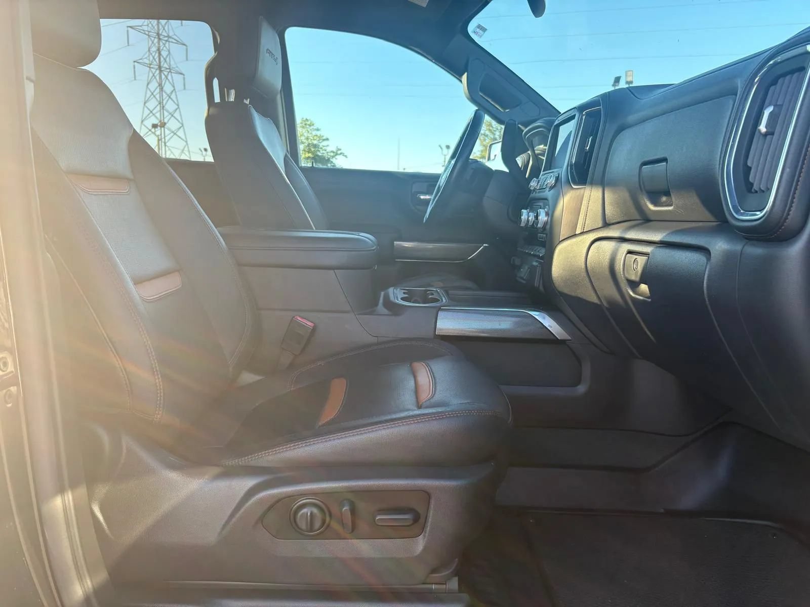 Used 2021 GMC Sierra 1500 AT4 w/ AT4 Preferred Package AWD/4WD image 14