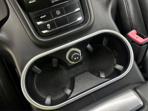 Used 2018 Porsche Cayenne image 22