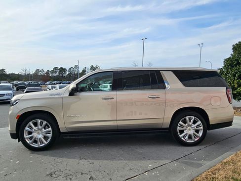 Used 2021 Chevrolet Suburban High Country image 4