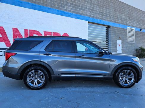 Used 2022 Ford Explorer XLT w/ Equipment Group 202A image 8