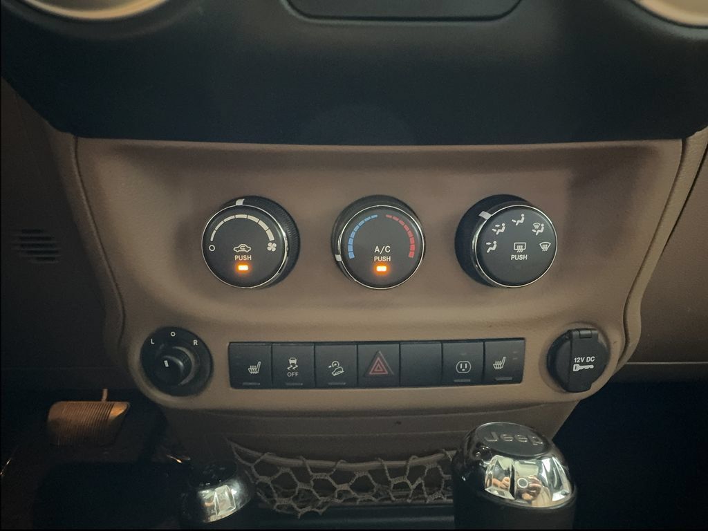 Used 2016 Jeep Wrangler Unlimited Rubicon w/ Connectivity Group AWD/4WD image 50
