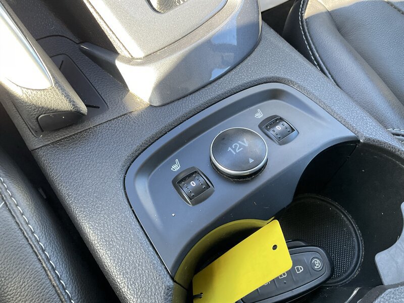 Used 2013 Ford Focus Titanium FWD image 21