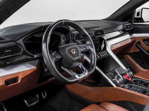 Used 2022 Lamborghini Urus image 13
