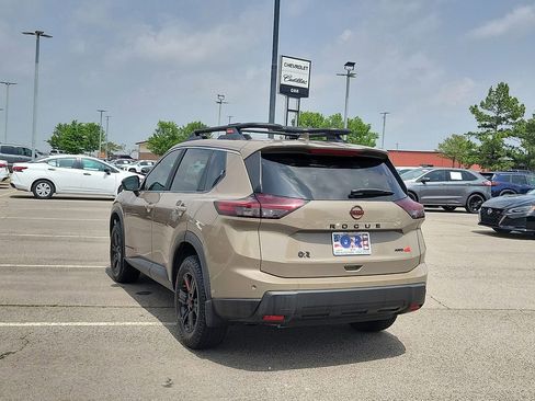 Used 2025 Nissan Rogue SV AWD/4WD image 4