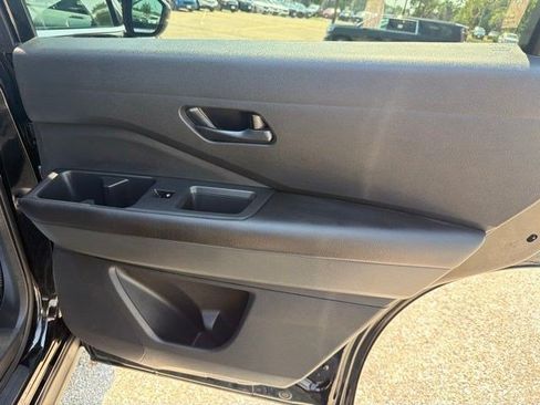 Used 2024 Nissan Pathfinder SV FWD image 18